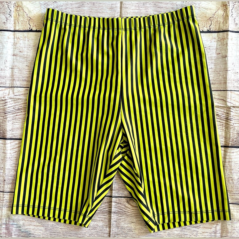 Green black striped bermuda shorts women’s small